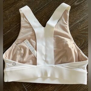 LIKE NEW CONDITION LULULEMON WHITE SPORTS BRA SIZE 4